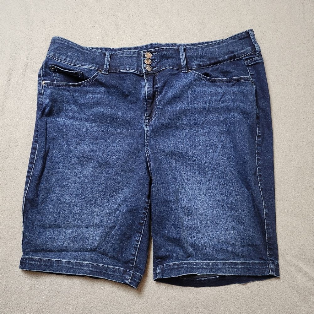 TORRID Jegging Bermuda Shorts High Rise Stretch Fabric Sz 22